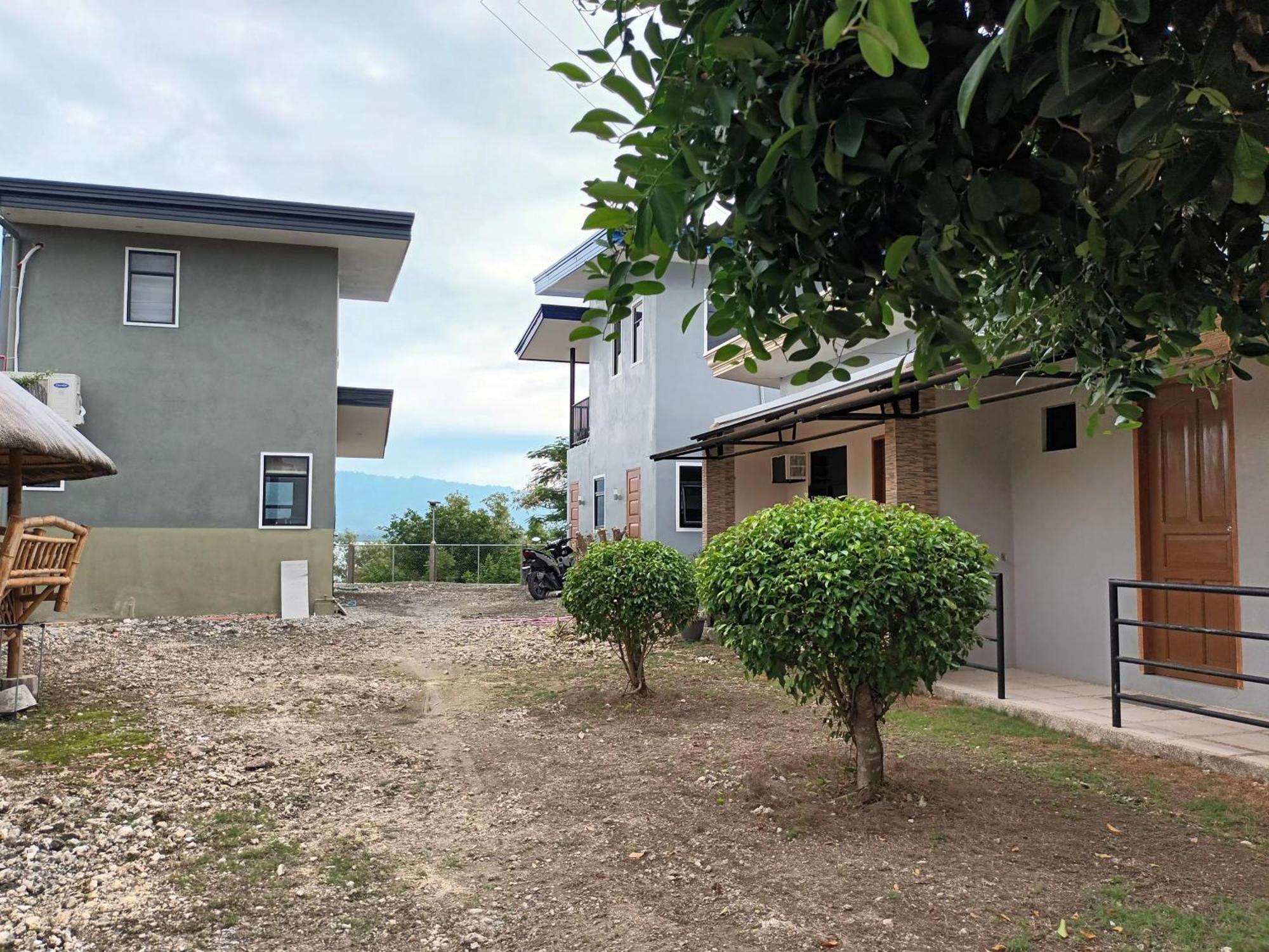 Grae'S Apartelle Moalboal Exterior foto