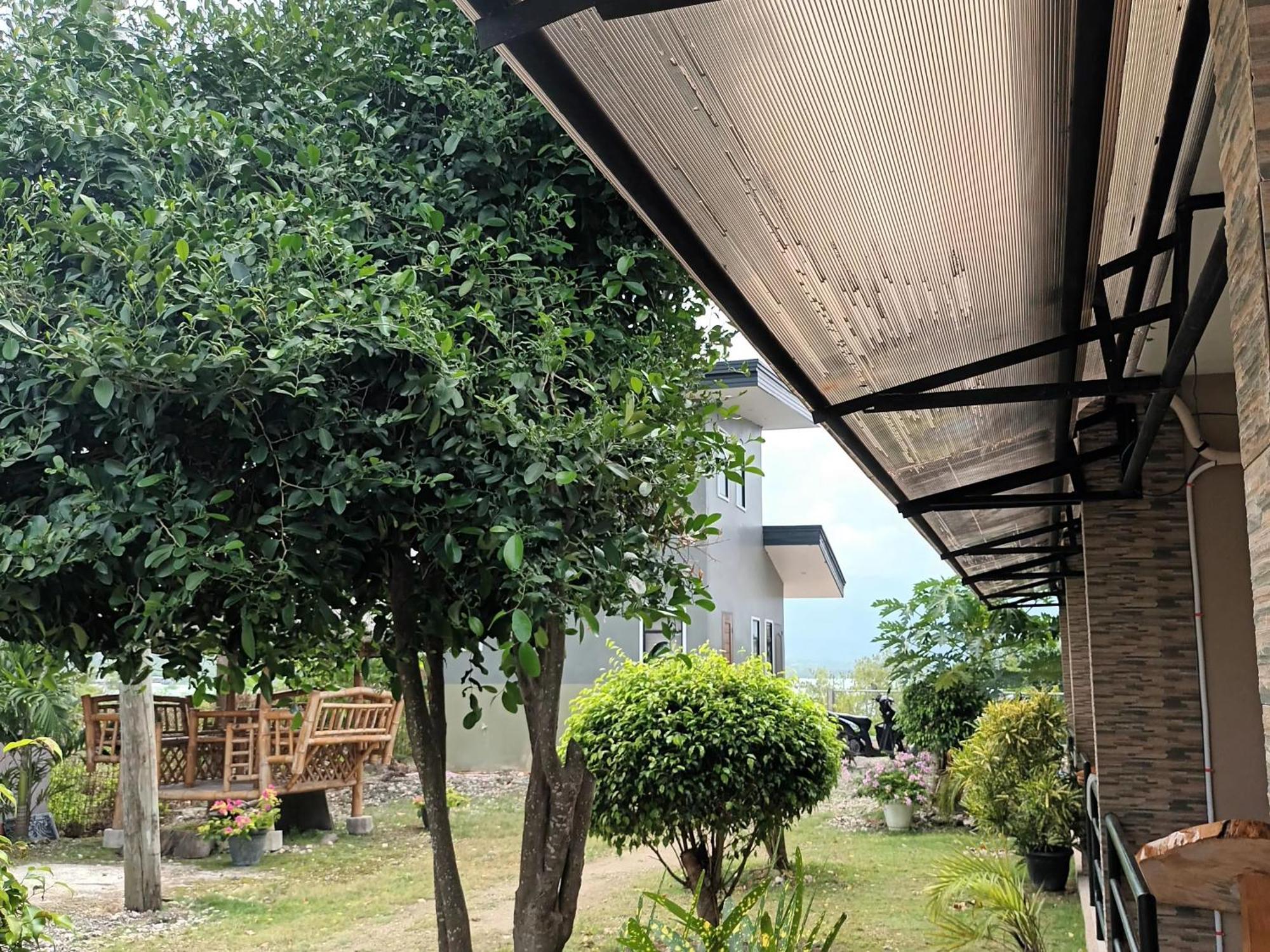 Grae'S Apartelle Moalboal Exterior foto